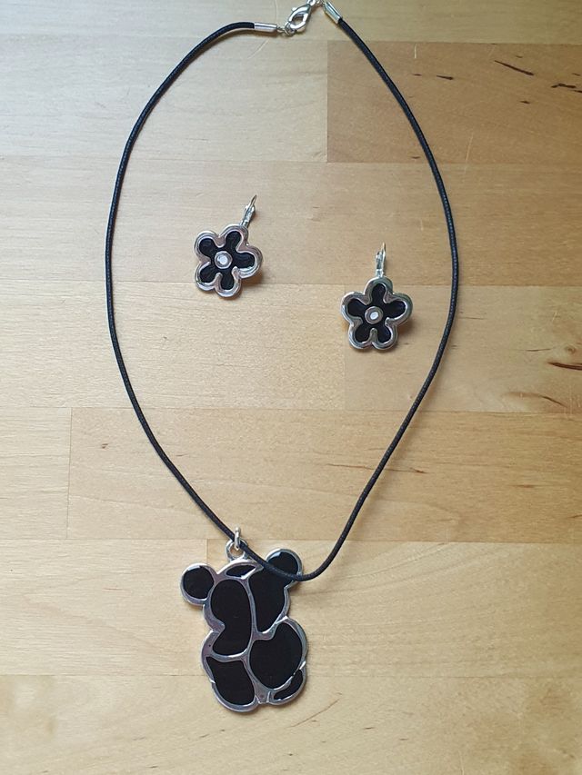 Conjunto collar y pendientes.