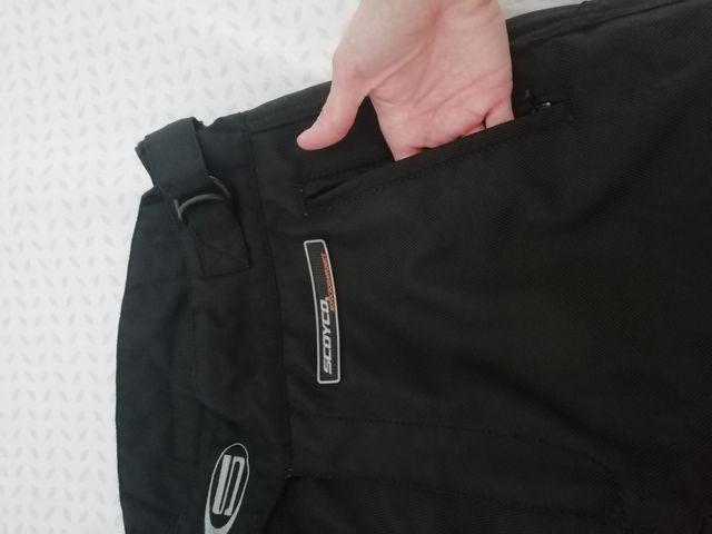 Pantalón motorista