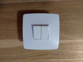 Interruptor / Conmutador doble SIMON 32 32397-35