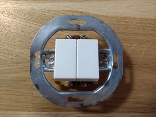 Interruptor / Conmutador doble SIMON 32 32397-35