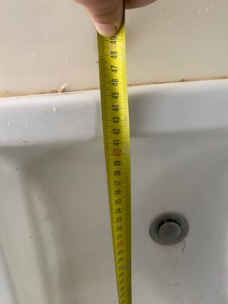 pileta con grifo y silestone