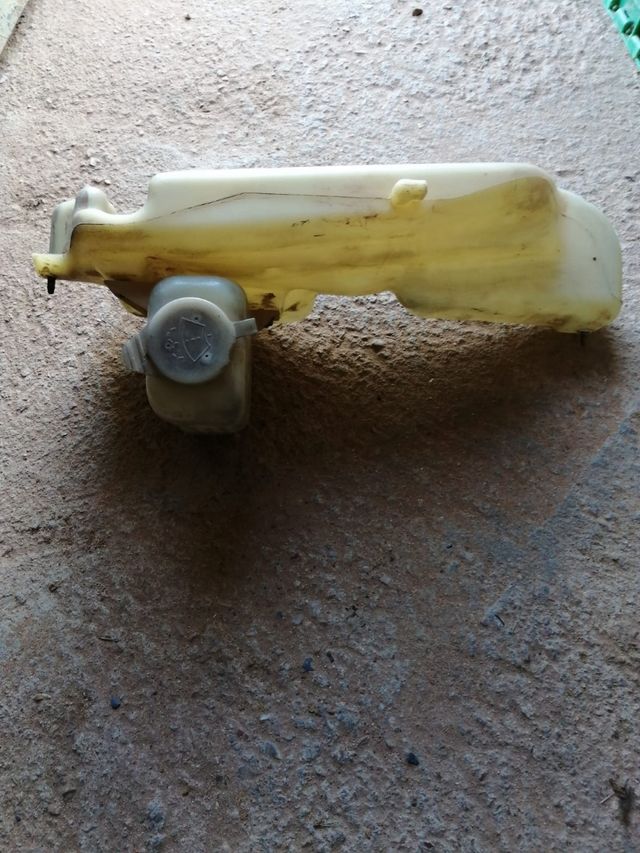 Deposito parabrisas Nissan terrano II