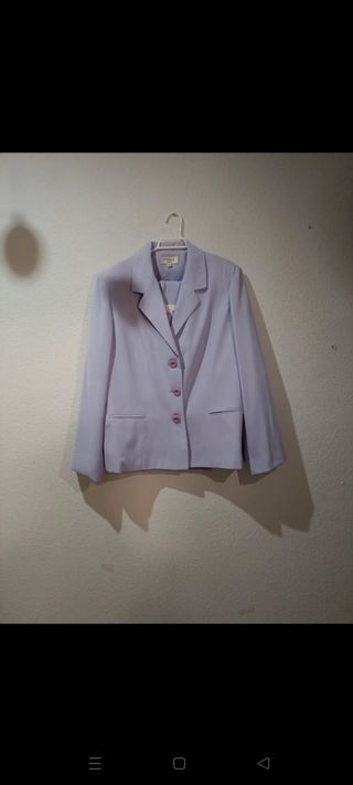 Traje morado