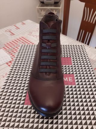 Botines de piel granates