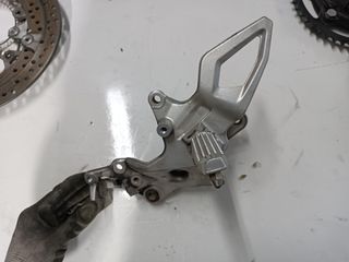 soporte estribera izquierda f800r k73 2015-2019