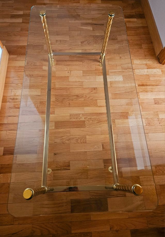 Mesita de salón de cristal.Ultimo día.