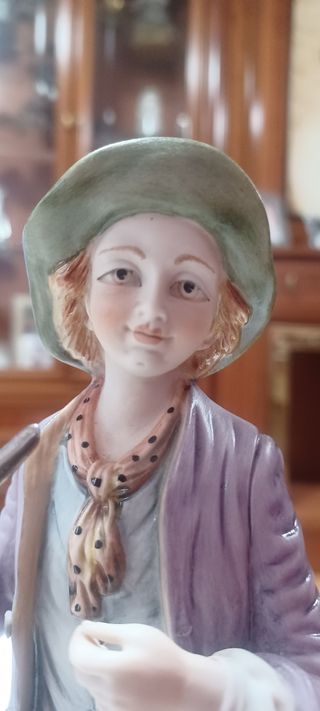 Figura en porcelana galos. El flautista.