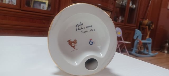 Figura en porcelana galos. El flautista.