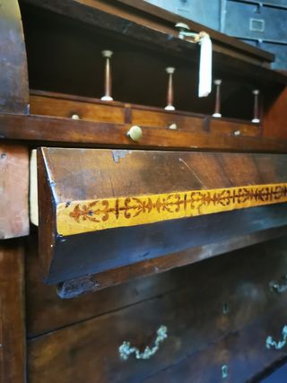 Cómoda secreter. Antigua