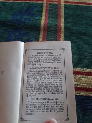Antiguo libro religioso