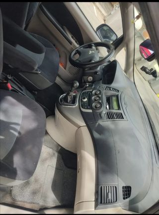 Mitsubishi Grandis 2010