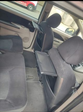 Mitsubishi Grandis 2010