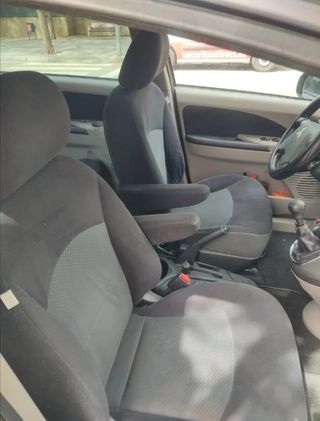 Mitsubishi Grandis 2010