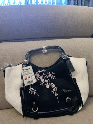 A ESTRENAR!!!!! BOLSO DESIGUAL!!!