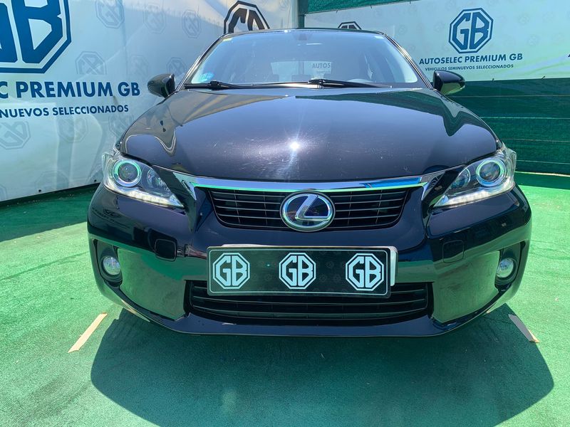 Lexus CT 2012 - foto 1