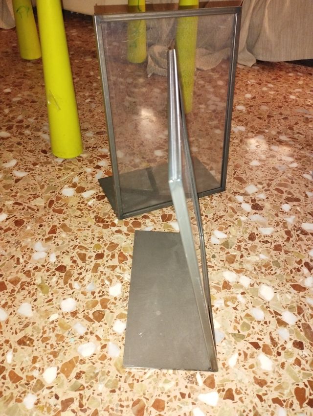 soportes cartelería