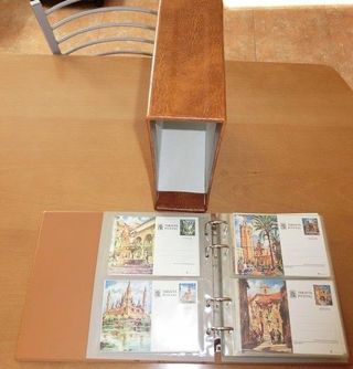 Lote entero postales con archivador.