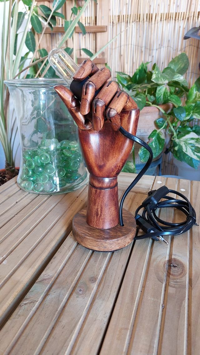 Lámpara de mesa. Maniquí. Aresanal