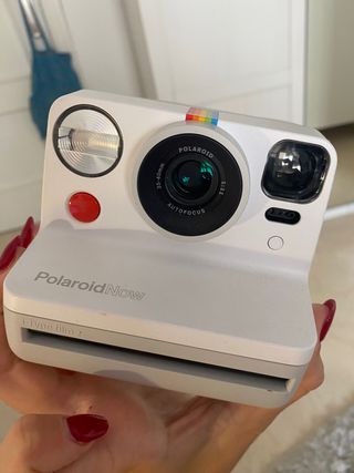 Camara instantanea polaroid now blanco