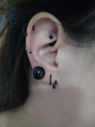 Pendientes de bola negros