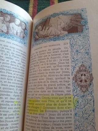 Antiguo libro religioso