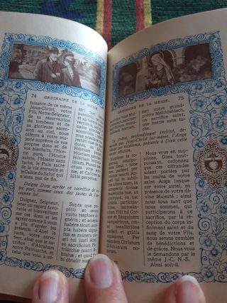Antiguo libro religioso