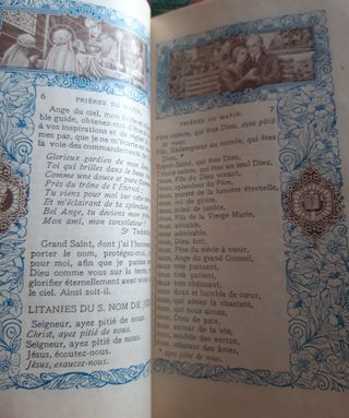 Antiguo libro religioso