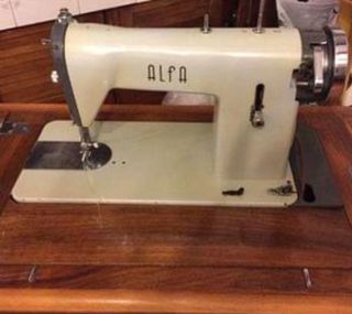Antigua maquina de coser alfa