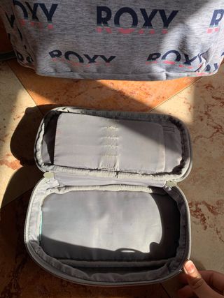 Maleta/mochila y cartuchera Roxy