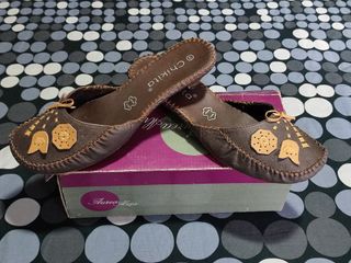 Zapato abierto con tacón pequeño