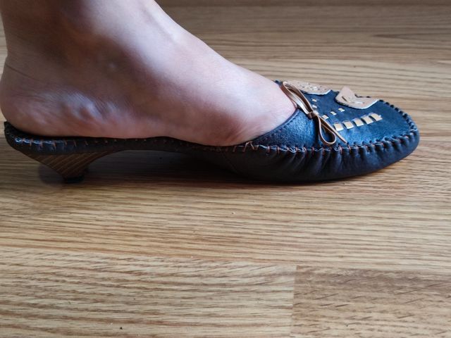 Zapato abierto con tacón pequeño