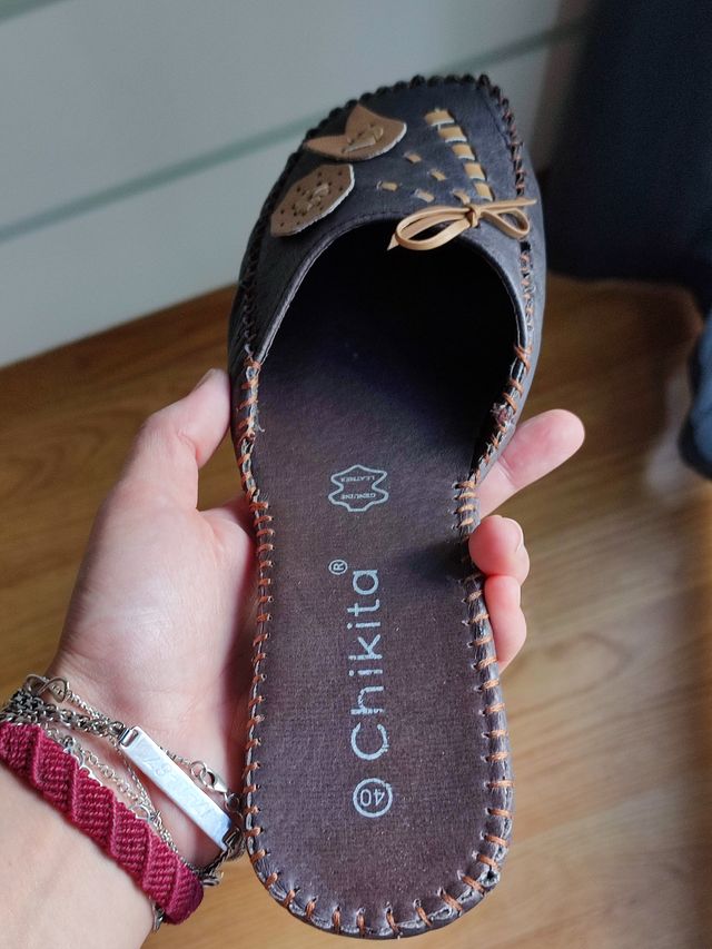 Zapato abierto con tacón pequeño