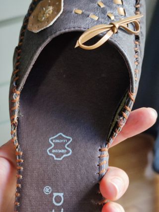 Zapato abierto con tacón pequeño