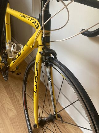 Bicicleta de carretera Scott (fibra de carbono)