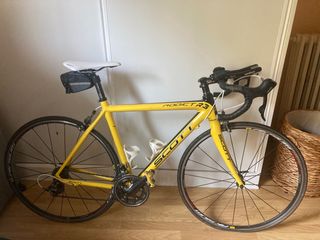 Bicicleta de carretera Scott (fibra de carbono)