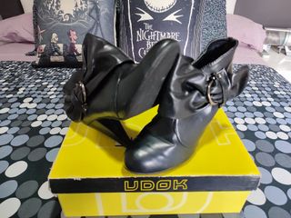 Botines con hebilla