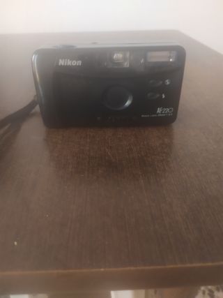CÁMARA DE FOTOS NIKON AF 220