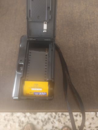 CÁMARA DE FOTOS NIKON AF 220