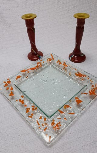 Lampadari e piatto in vetro di Murano.