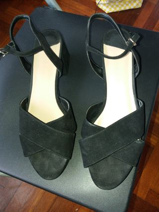 Sandalias tacón grueso. 41 Stradivarius