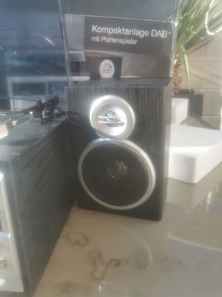 Sistema compacto DAB+ tocadiscos con transmisión p