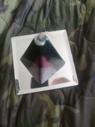 Vela pirámide (sin soporte de cristal)