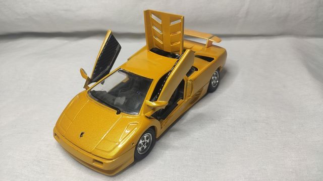 Lamborghini Diablo escala 1/24