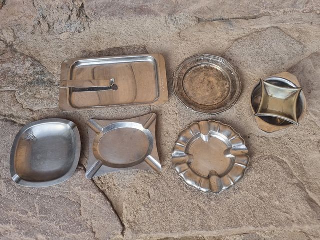 Lote de ceniceros de metal.cenicero Michelin.