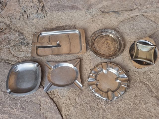 Lote de ceniceros de metal.cenicero Michelin.