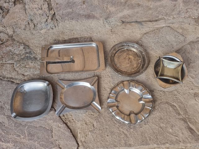 Lote de ceniceros de metal.cenicero Michelin.