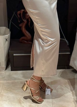 Sandalias de tiras en doradas, de mango