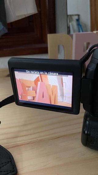 CANON EOS 700D + EXTRAS