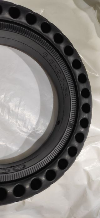 2 Ruedas antipinchazos  8'5 pulgadas