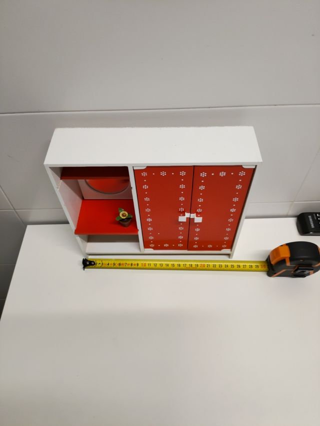 Armario de muñecas marca Frade